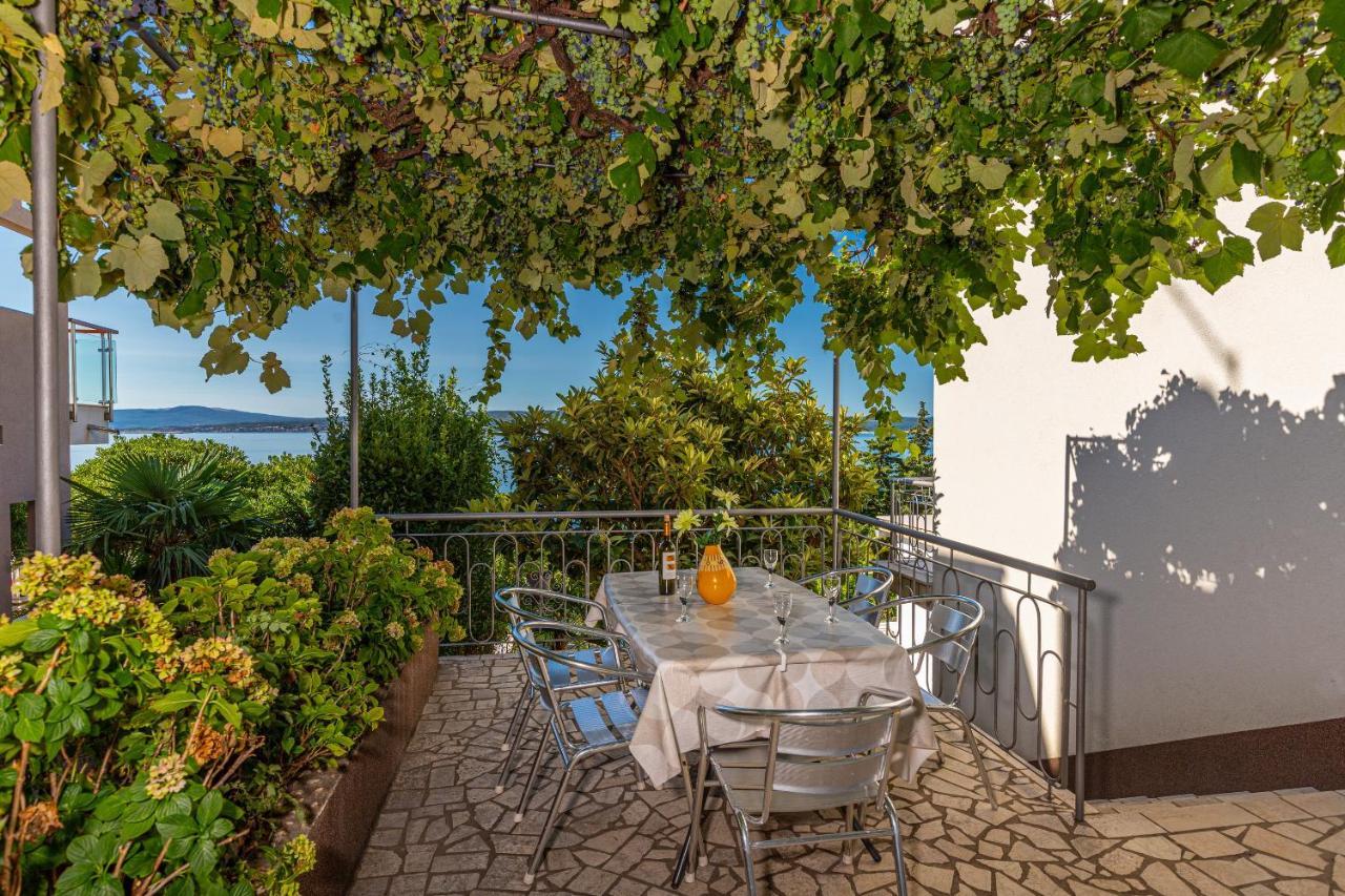 Apartmani Loki Dramalj Exterior photo