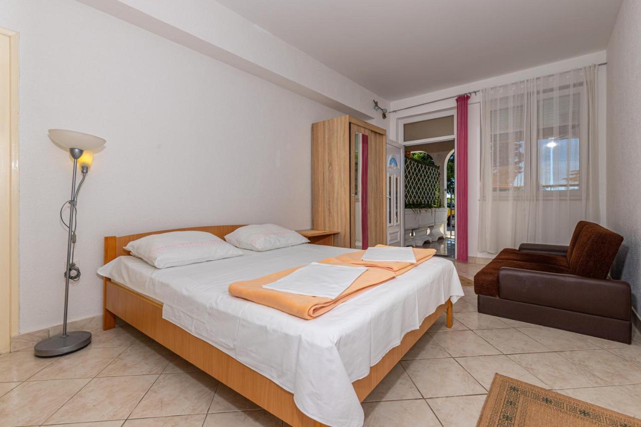 Apartmani Loki Dramalj Exterior photo