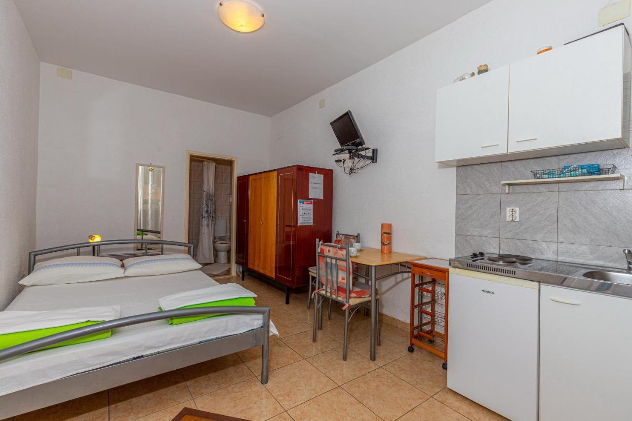 Apartmani Loki Dramalj Exterior photo