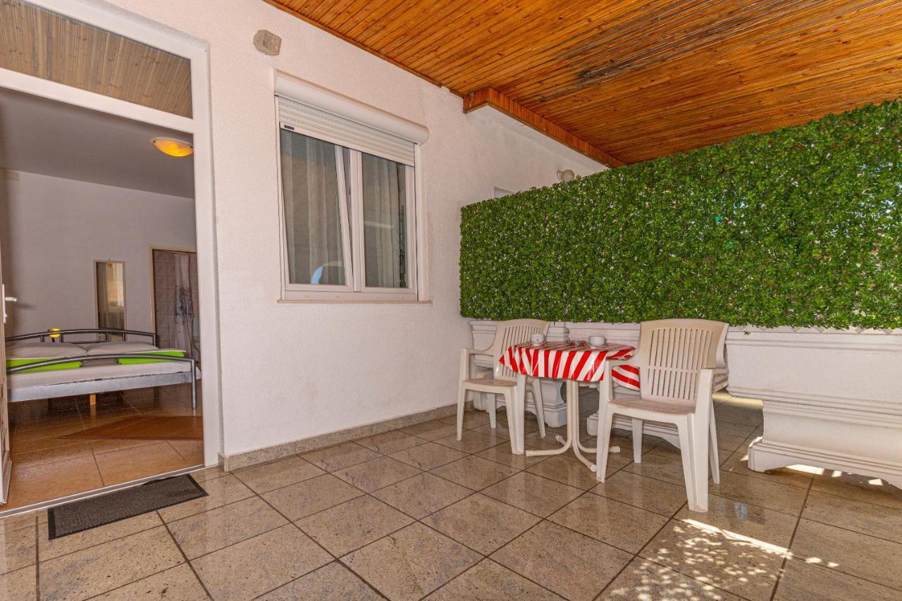 Apartmani Loki Dramalj Exterior photo