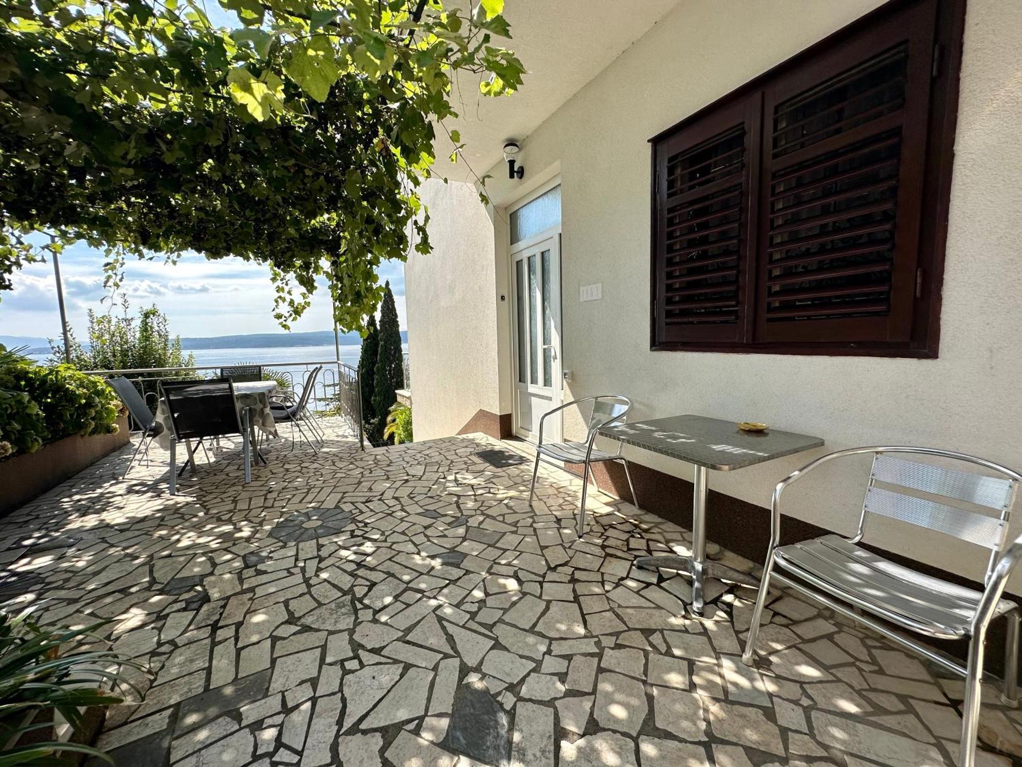 Apartmani Loki Dramalj Exterior photo